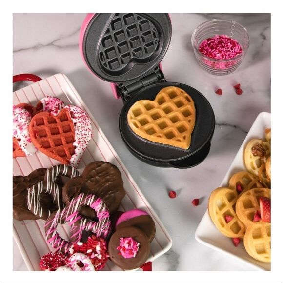 Mini Heart Waffle Maker - Picture 4 of 4